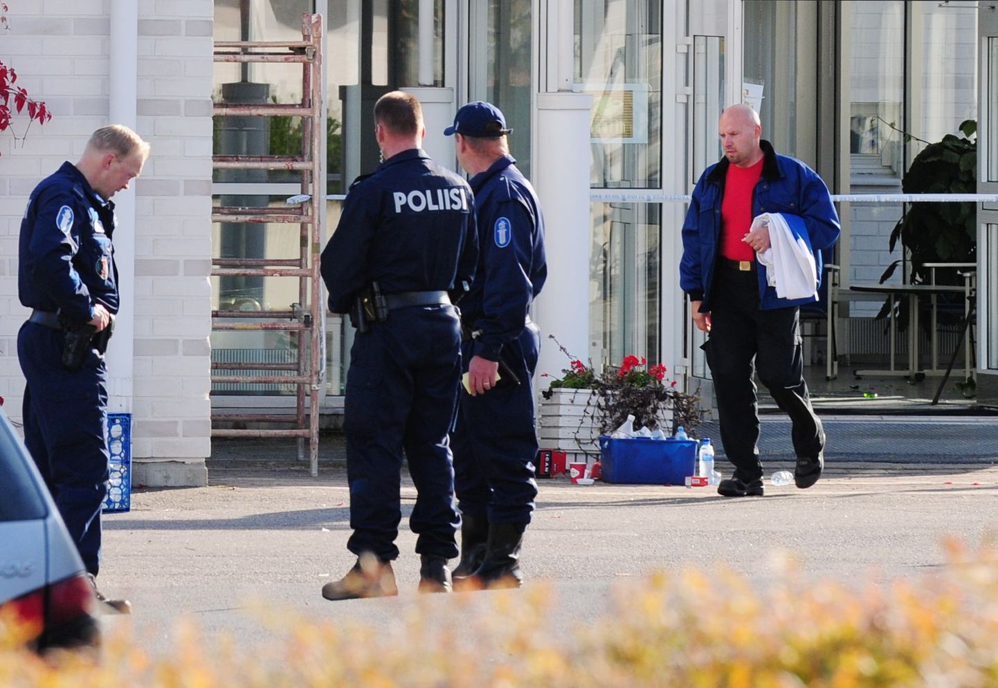 Soome politseinikud Kauhajoe ametikooli juures