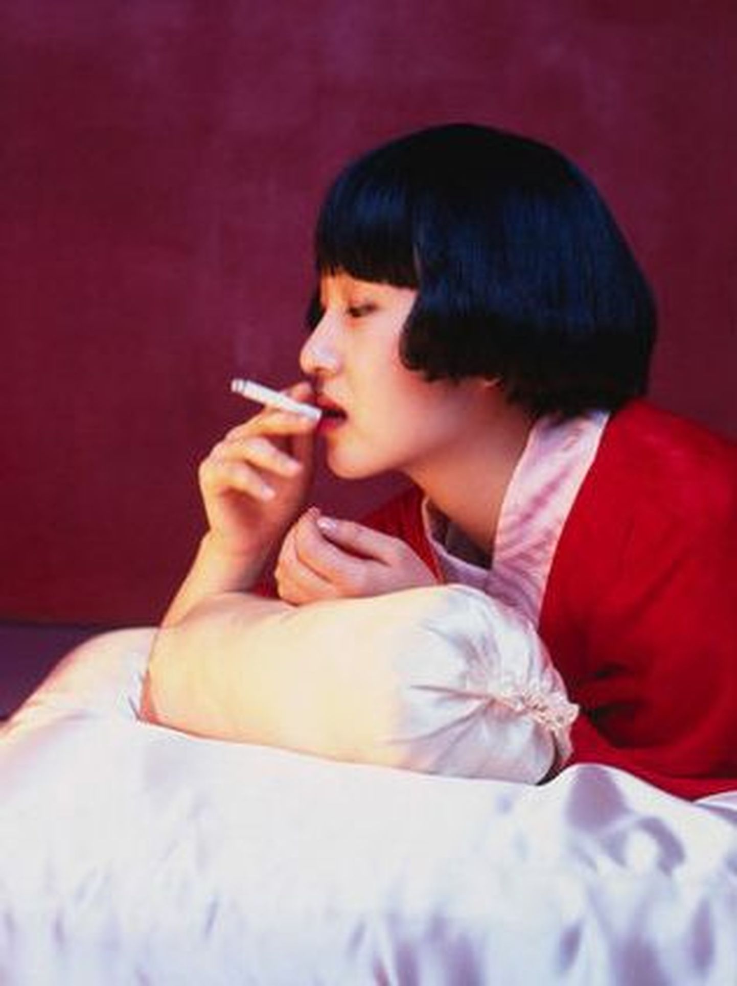 Jaapanis keelatakse avalikes kohtades suitsetamine