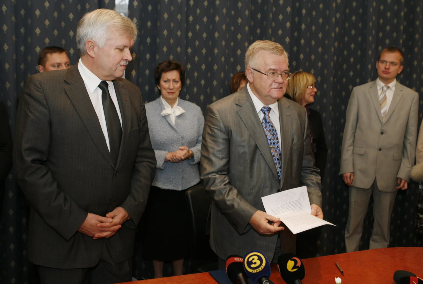 Tallinna võimuleppe allkirjastamine. Jüri Pihl ja Edgar Savisaar.