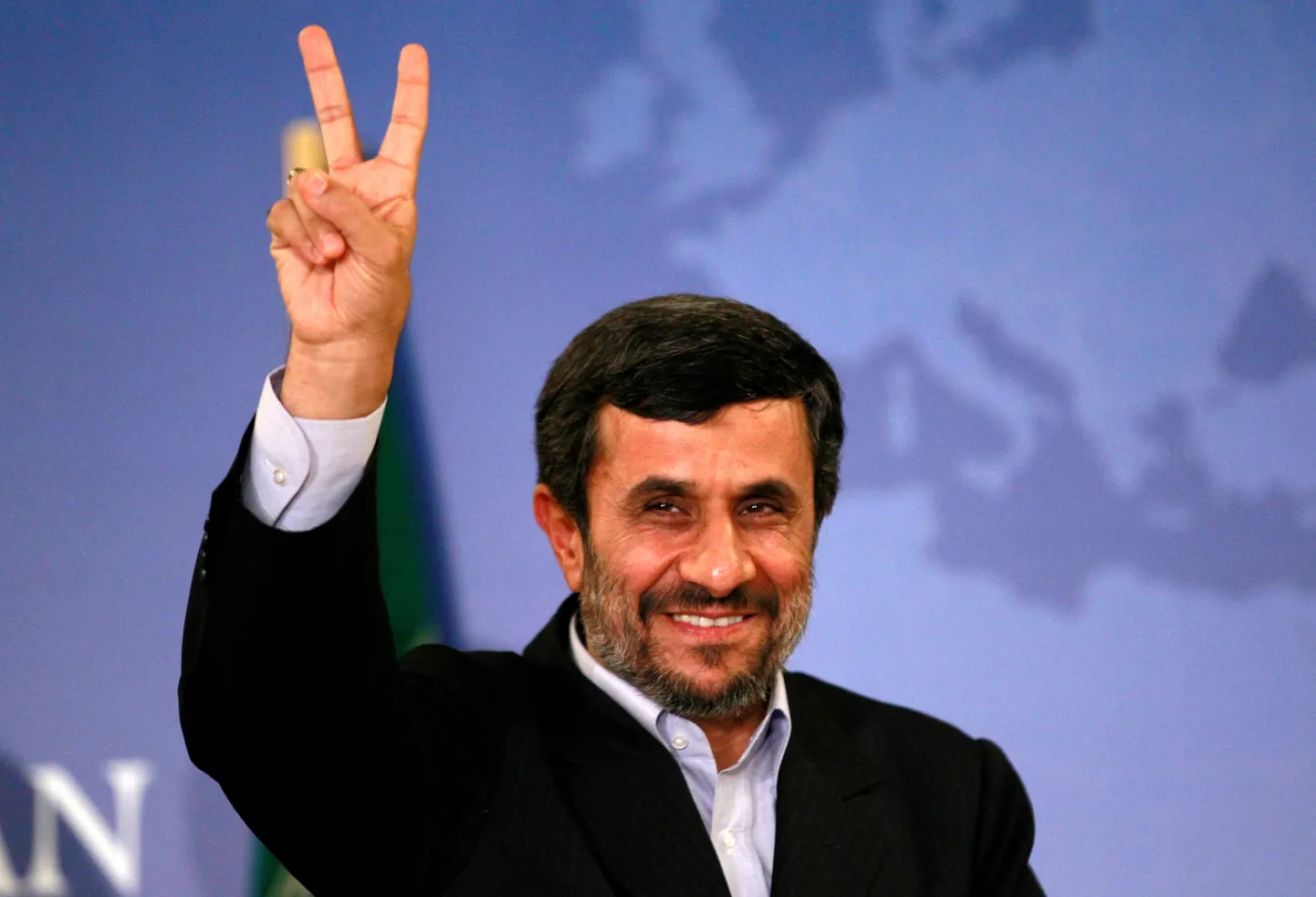 Iraani endine president Mahmoud Ahmadinejad ei olnud samuti suurem pintsakute ja formaalsete riiete fänn.