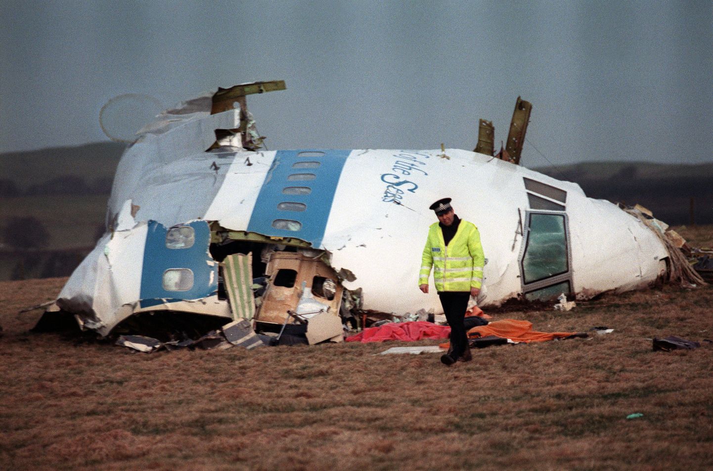 2. detsember 1988: politseinikud Lockerbie kohal plahvatanud ja alla kukkunud Pan Ami lennuki vraki juures.