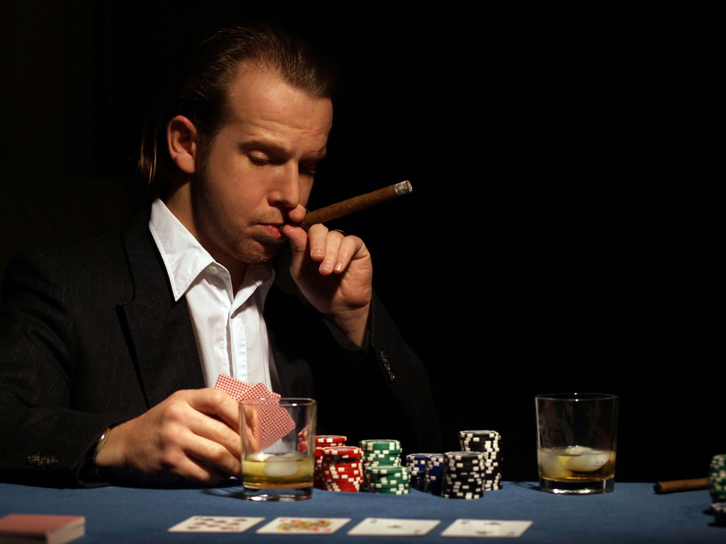Pokkerimängijad eelistavad alkoholi tarbimisele hoopis marihuaana suitsetamist.
