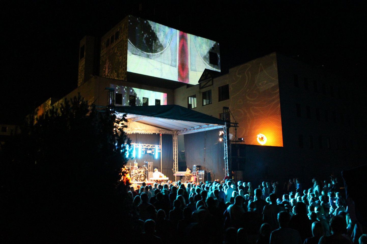 Põlvas toimub neli päeva vältav muusika- ja visuaalkunstisündmus Uue Ajastu Festival 2011: «Rahu sagedus».
