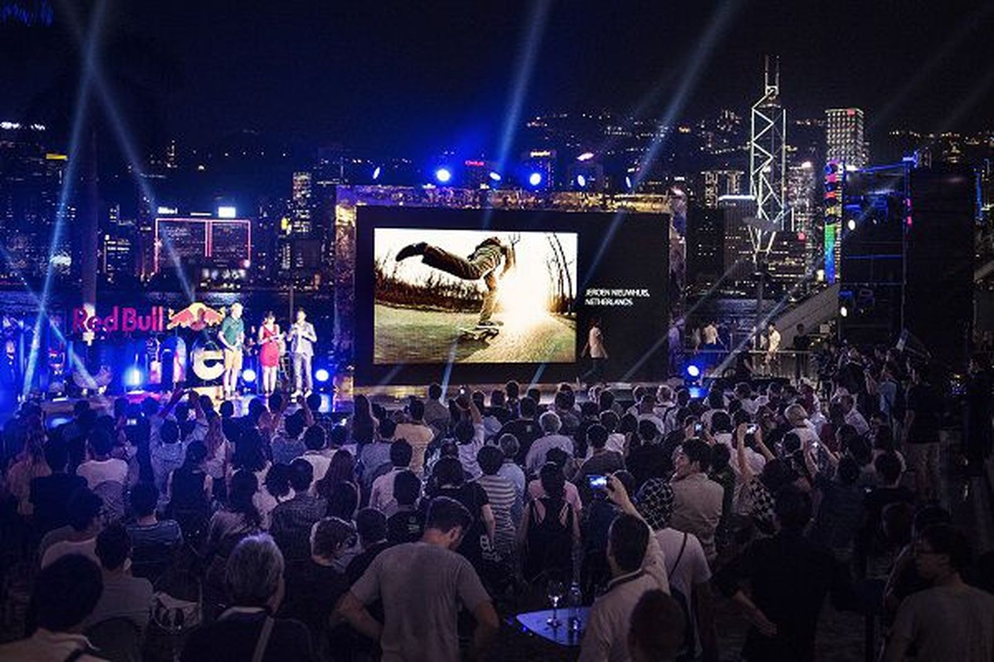 Церемония оглашения имен победителей фотоконкурса спортивных фотографий в Гон-Конге.