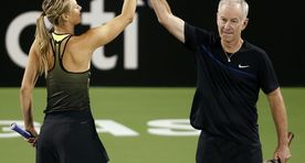 Võistluskeelu all olev Šarapova naasis tenniseväljakule