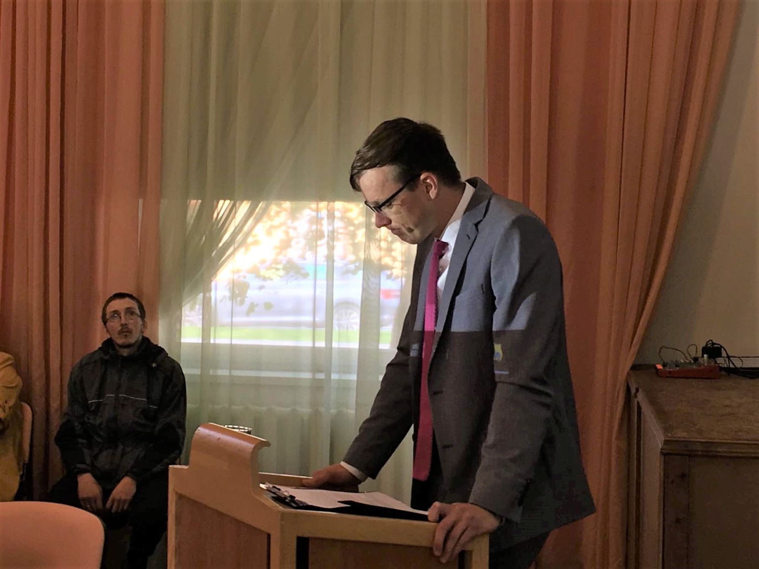 Vallavanem Rait Pihelgas vastab opositsiooni kriitikale
