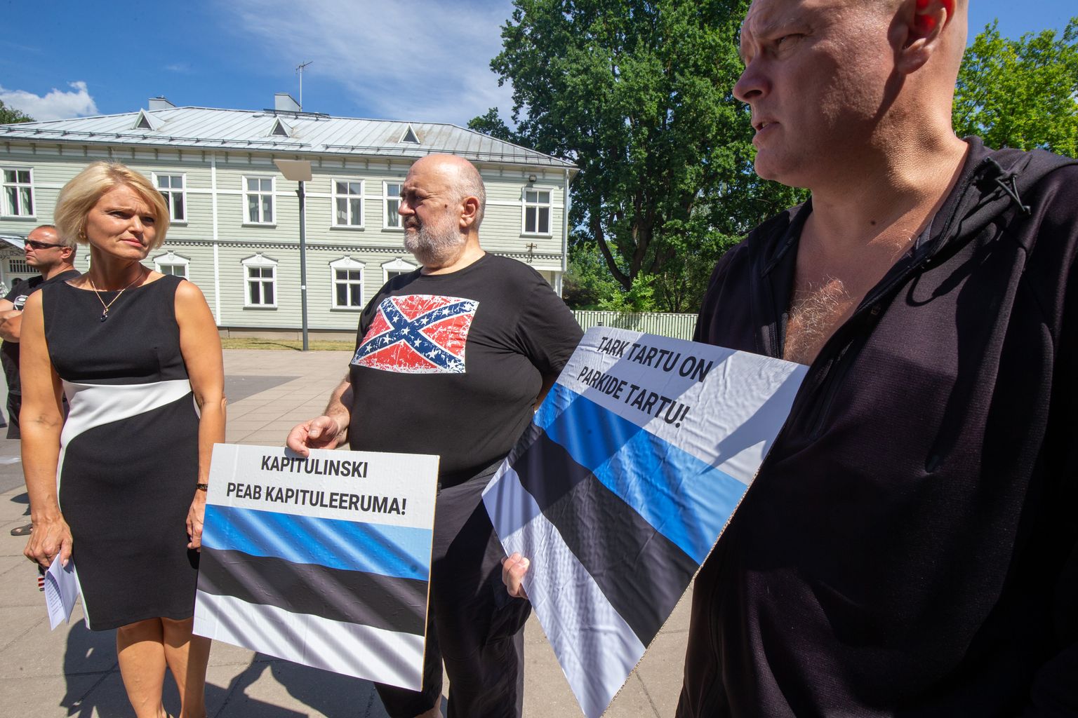 EKRE meeleavaldus Ülikooli raamatukogu ees