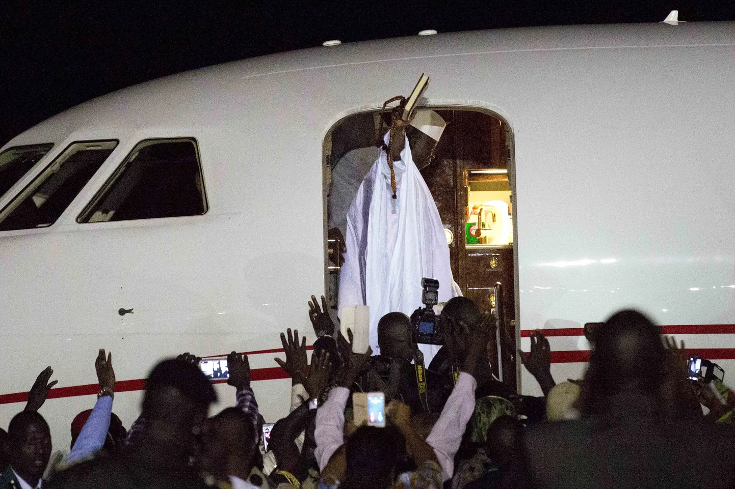 Gambia ekspresident Yahya Jammeh laupäeval Banjuli lennujaamas vahetult enne riigist lahkumist.