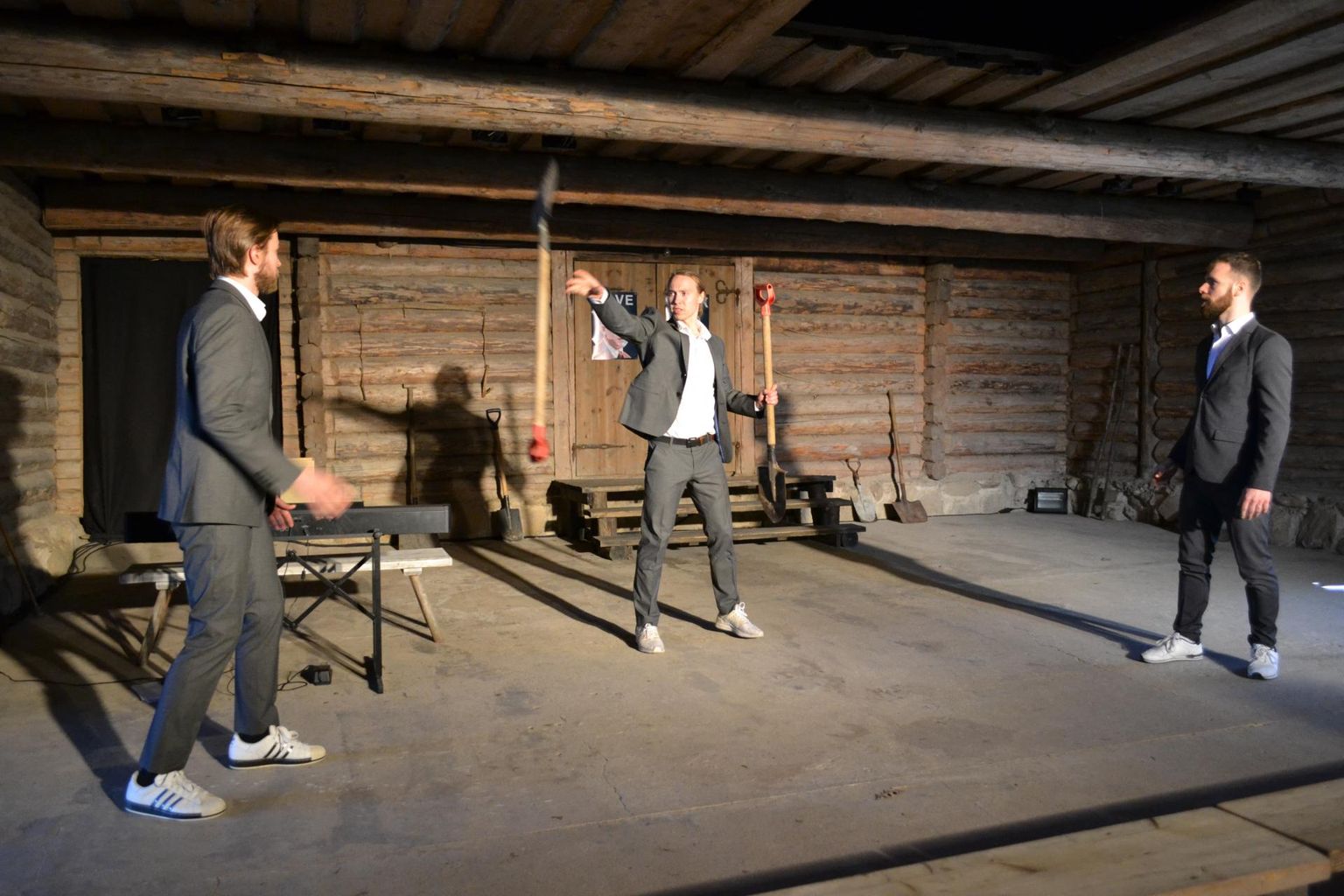 Johannes Richard Sepping (vasakult), Ursel Tilk ja Joosep Uus kraavikaevamise õpitoas