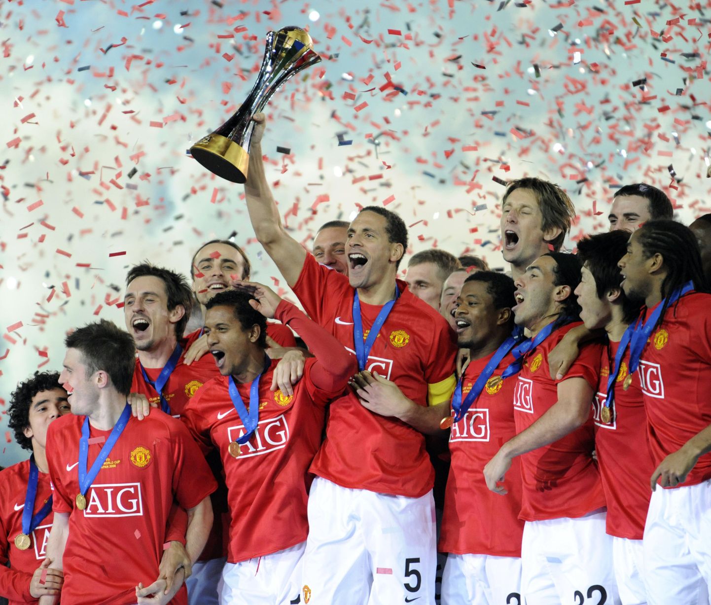 Manchester United võitis  FIFA klubide maailmameistrivõistlused. Finaalis alistati Wayne Rooney väravast Ekuadori klubi Liga de Quito 1:0.