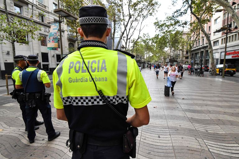 Politseivalve Barcelona populaarsel La Rambla avenüül