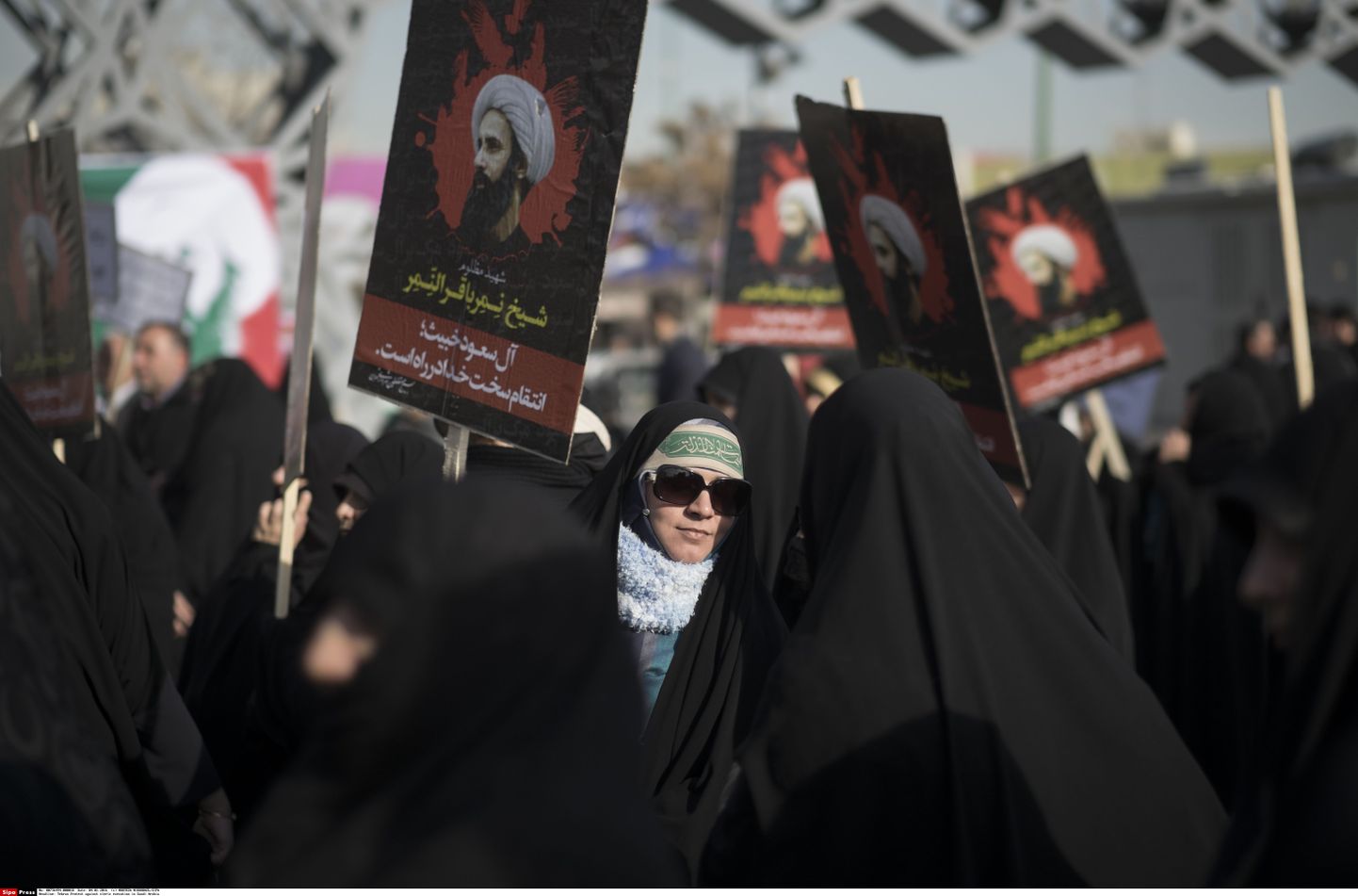 Iraani naised Saudi Araabia vastu meelt avaldamas.