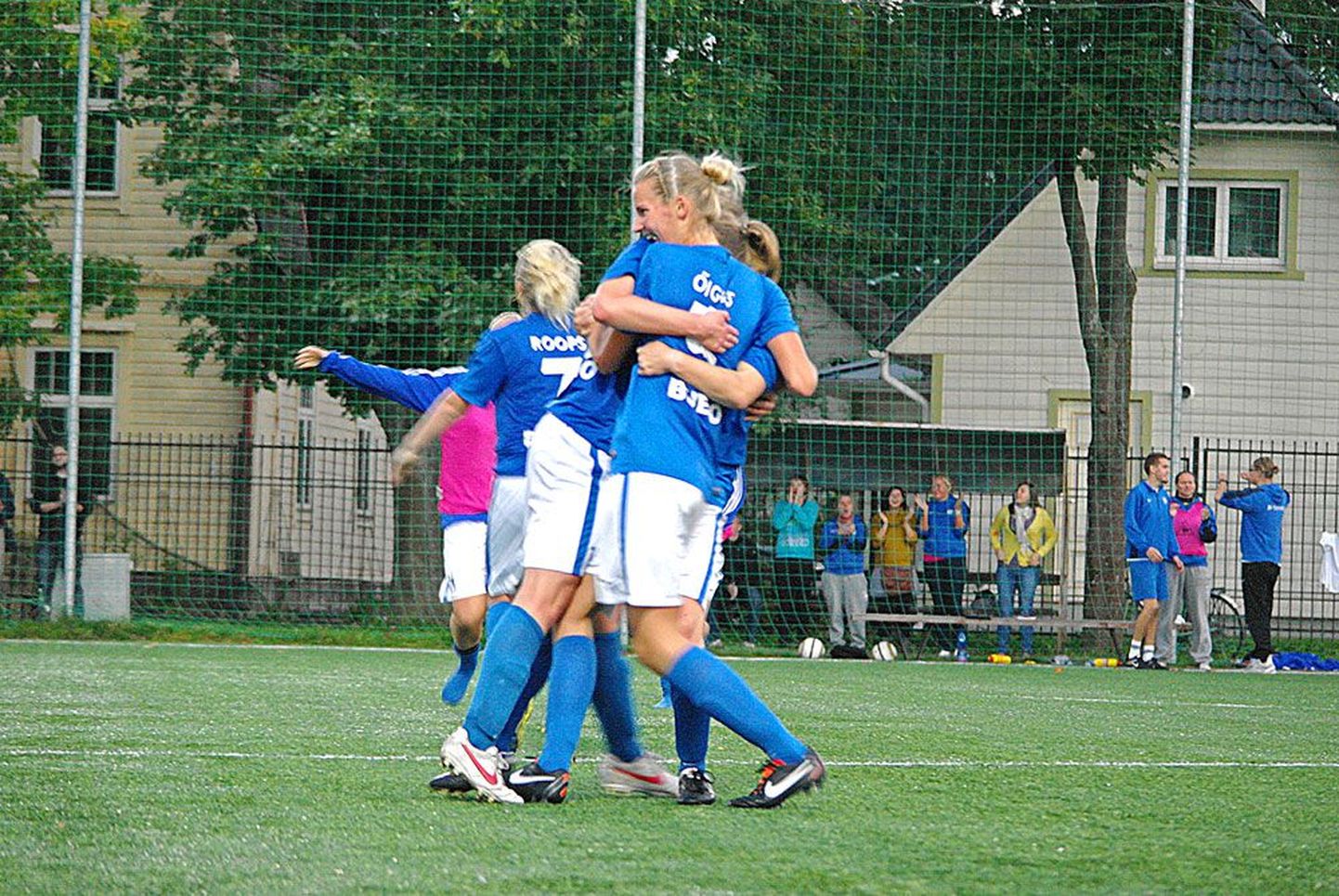 Tammeka naiskond rõõmustas ootamatu võidu üle, mis lõikas läbi Pärnu naiste võitude tee.