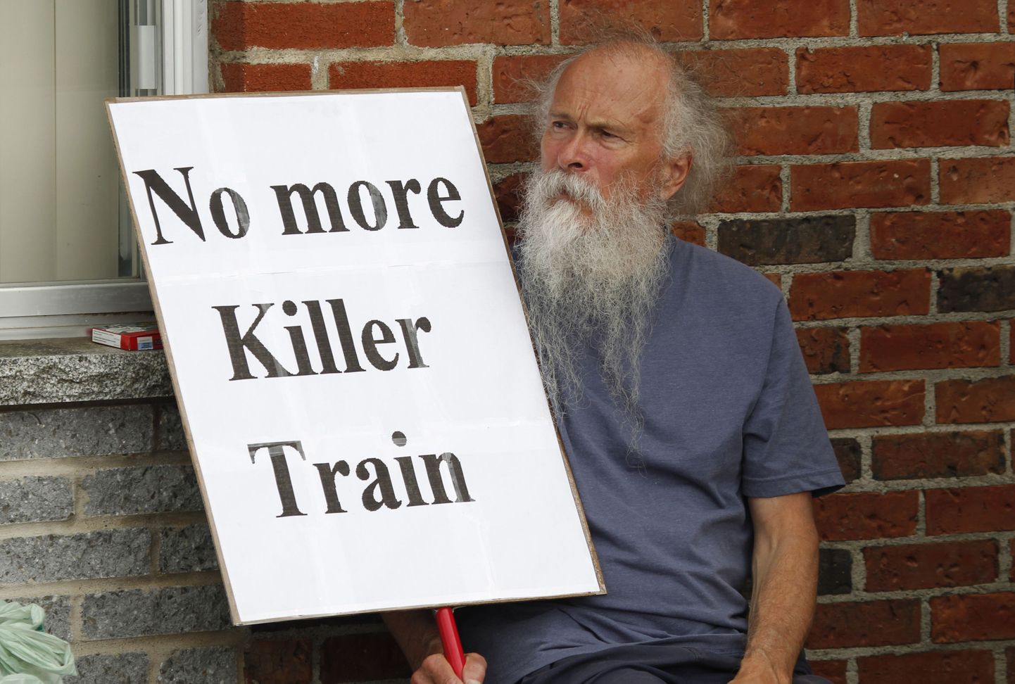 Vihased linnaelanikud süüdistavad rongifirmat mõrvas.