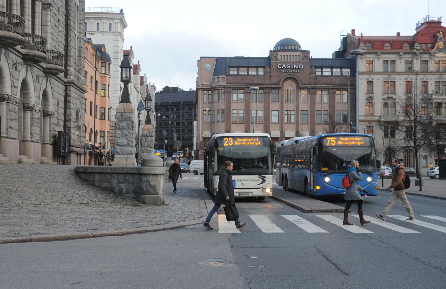 Bussid Helsingi kesklinnas.