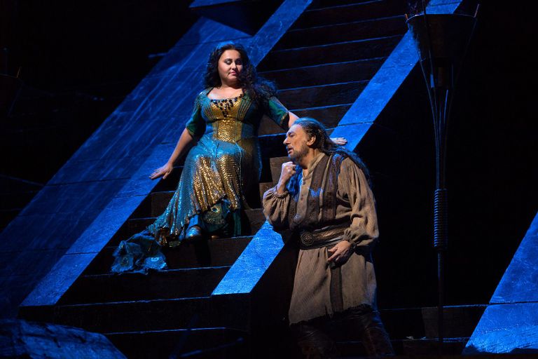 Stseen Giuseppe Verdi ooperist «Nabucco» / Metropolitan Opera