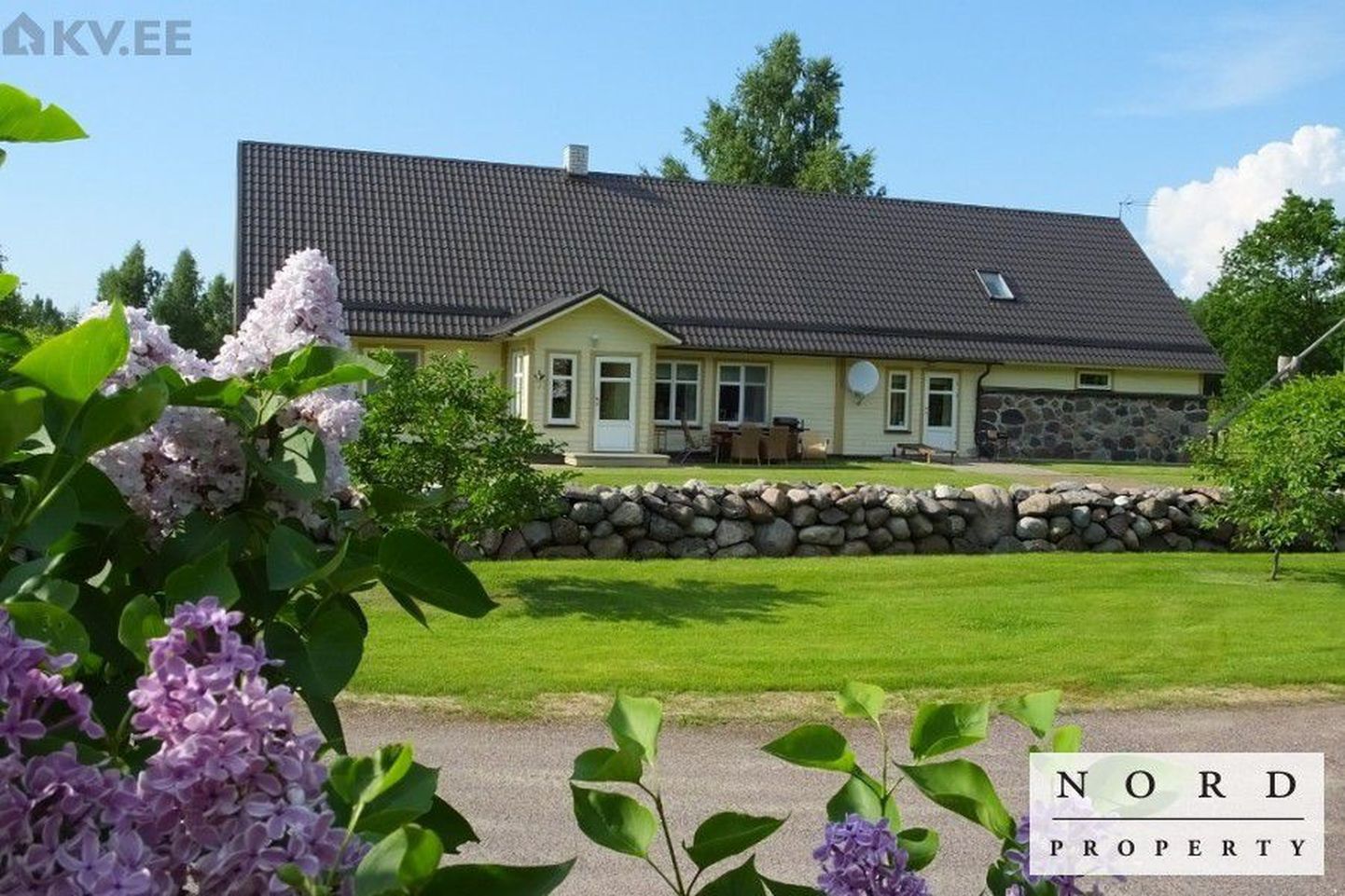 Kallim suvekodu Pärnumaal on müügil Varblas. Renoveeritud rehielamu maksab 180 000 eurot.