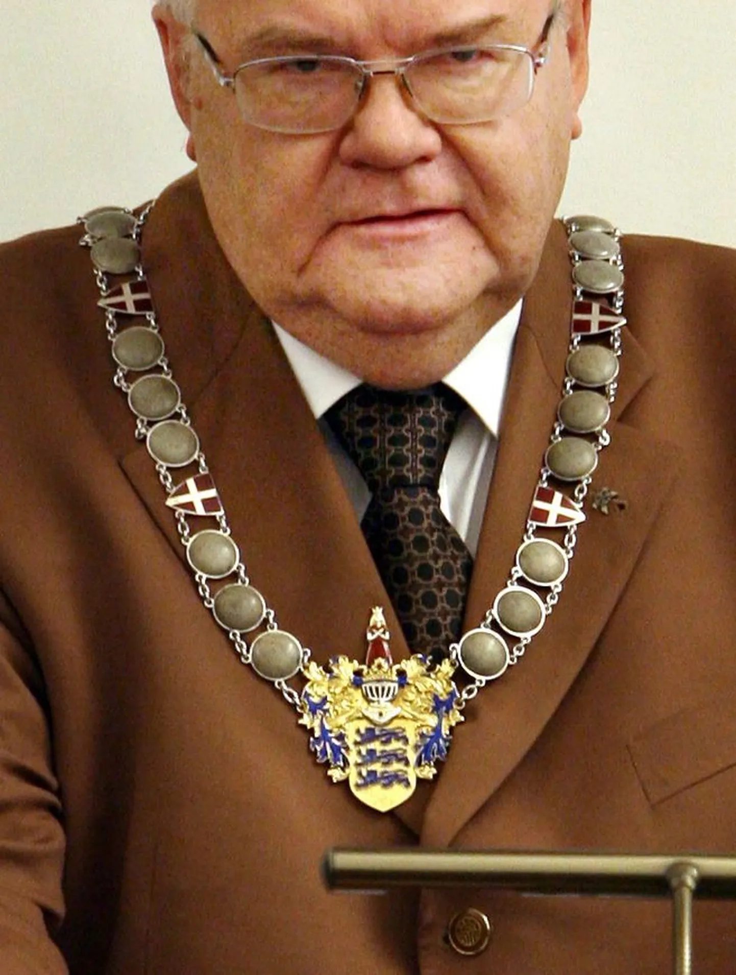 Pikka aega Edgar Savisaare kaelas olnud Tallinna linnapea ametikett paneb seda ihaldavad inimesed tegutsema
