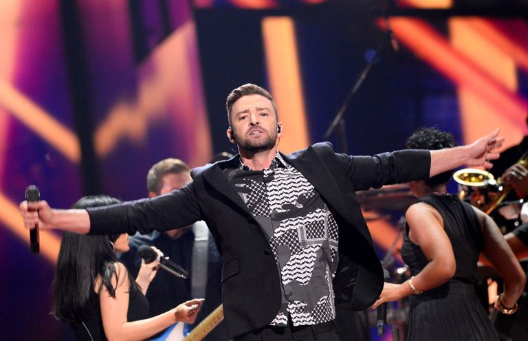 Vaheajal esines Justin Timberlake, kes laulis novembris esilinastuvast filmist «Trollid» pärit laulu «Can't Stop The Feeling».