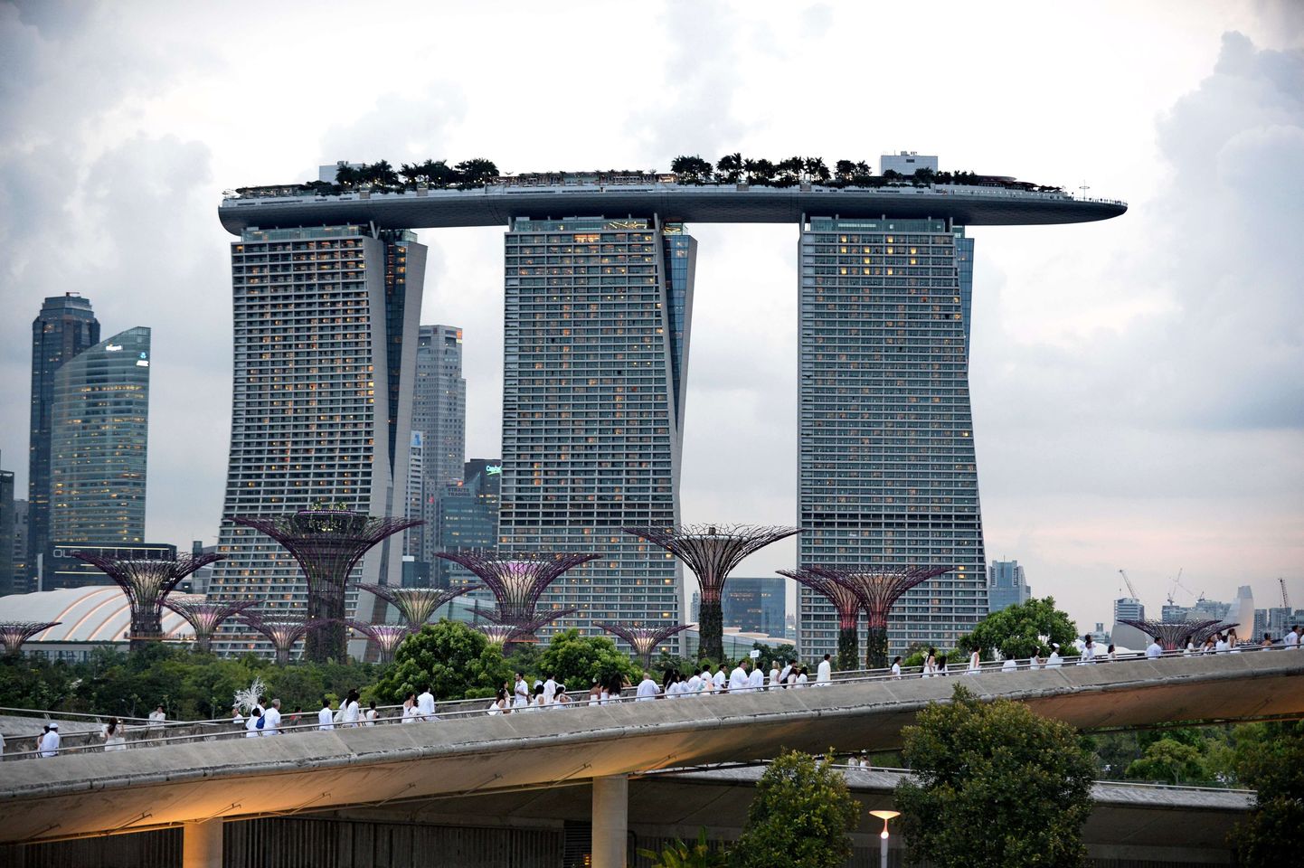 Edetabeli tipus troonis Singapur. Pildil Marina Bay Sands hotell Singapuris.