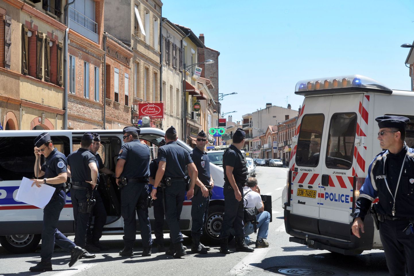 Toulouse'i panga ümber piiranud politseinikud
