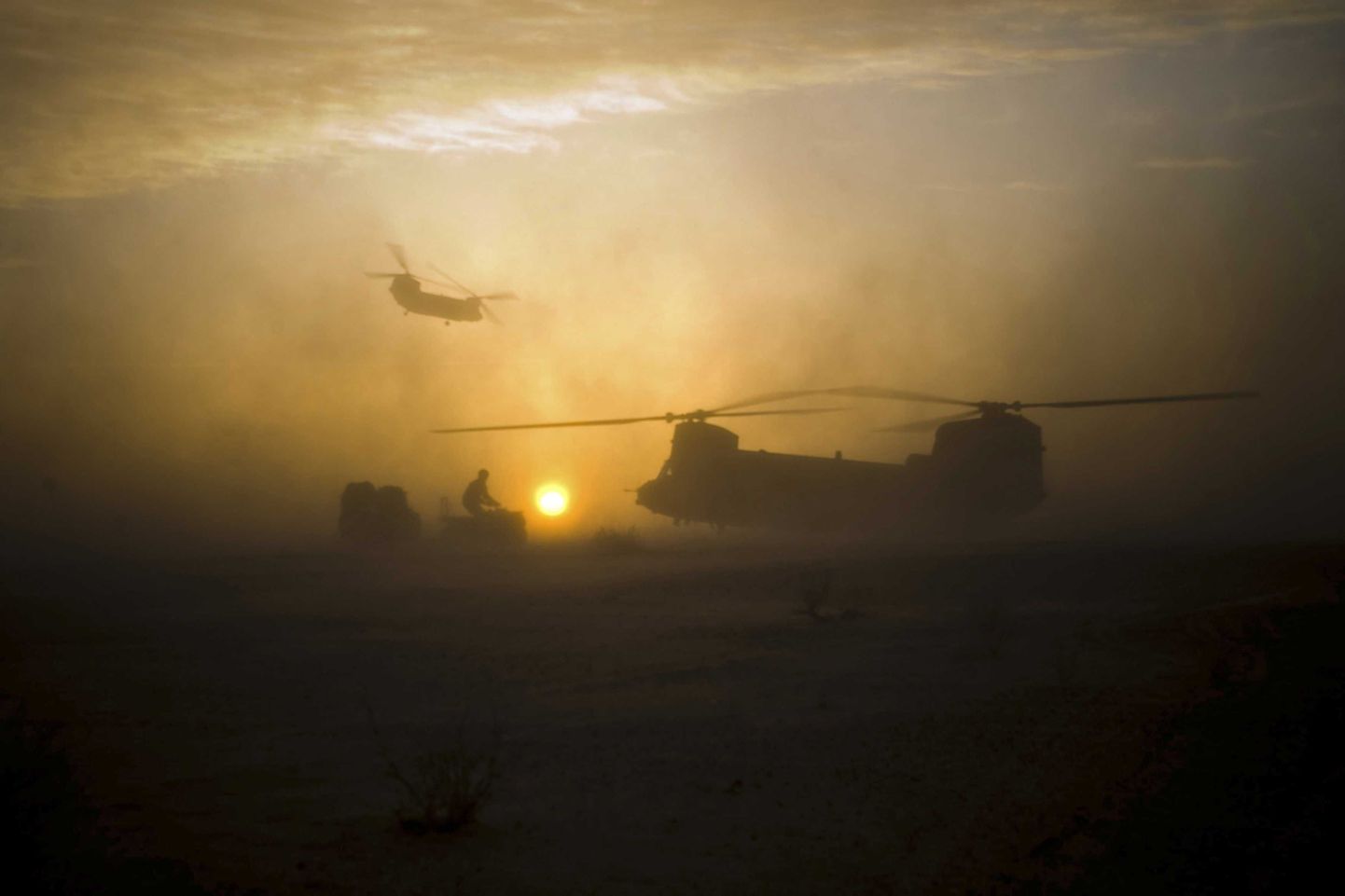 Briti sõjaväekopterid Helmandi taevas.