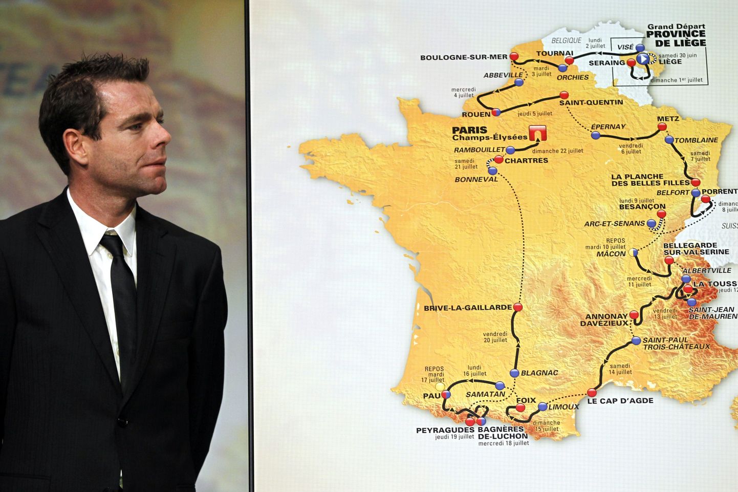 Valitsev Tour de France'i võitja Cadel Evans tänasel esitlusel.