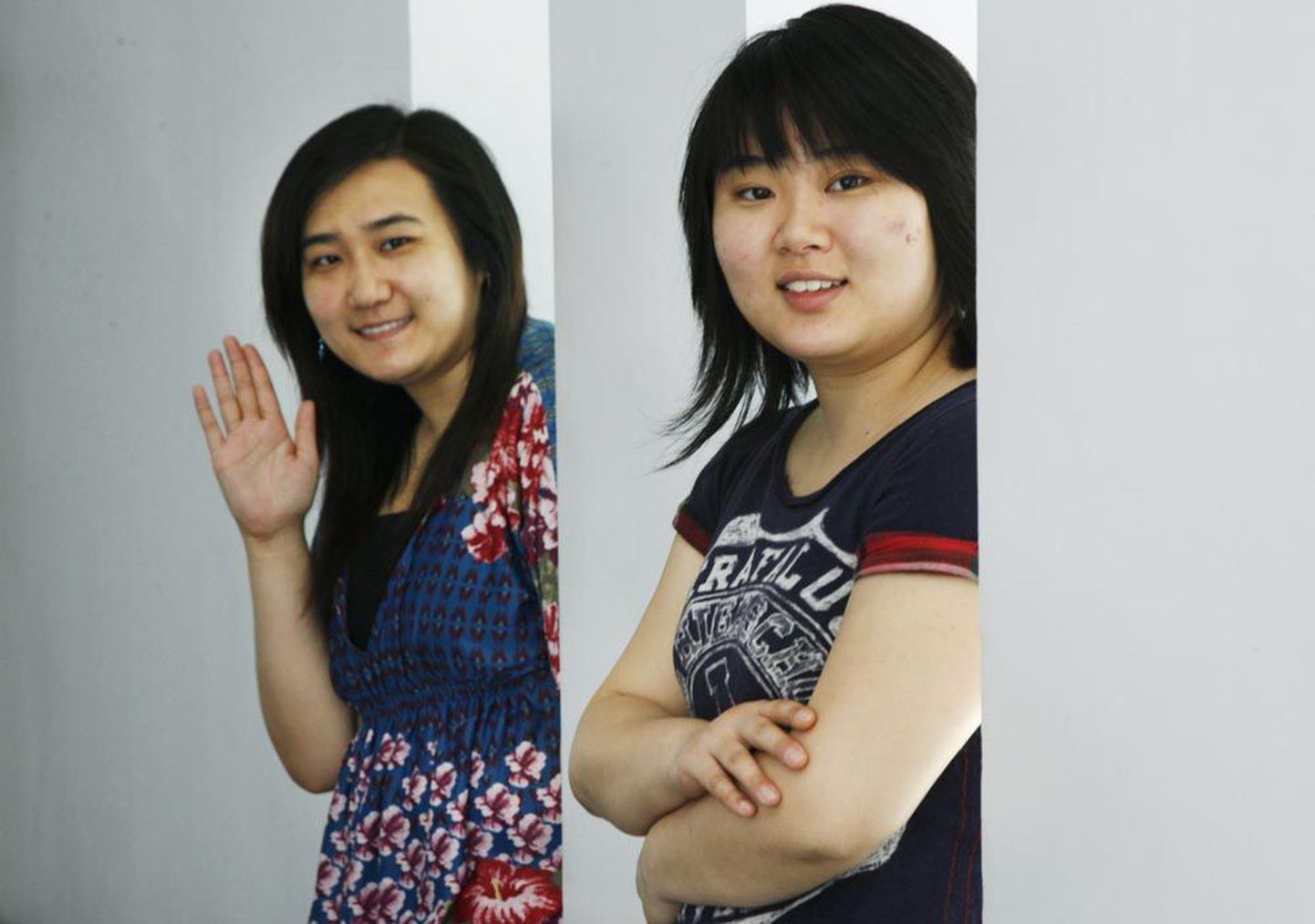 Ценг Янь (слева) и Хуан Линь стали магистрами музыкальной театральной академии. Китайские девушки, несколько лет прожившие в Эстонии, уверены, что дома им будет лучше. «Путешествовать за границей хорошо, но недолго», — считает Линь.
