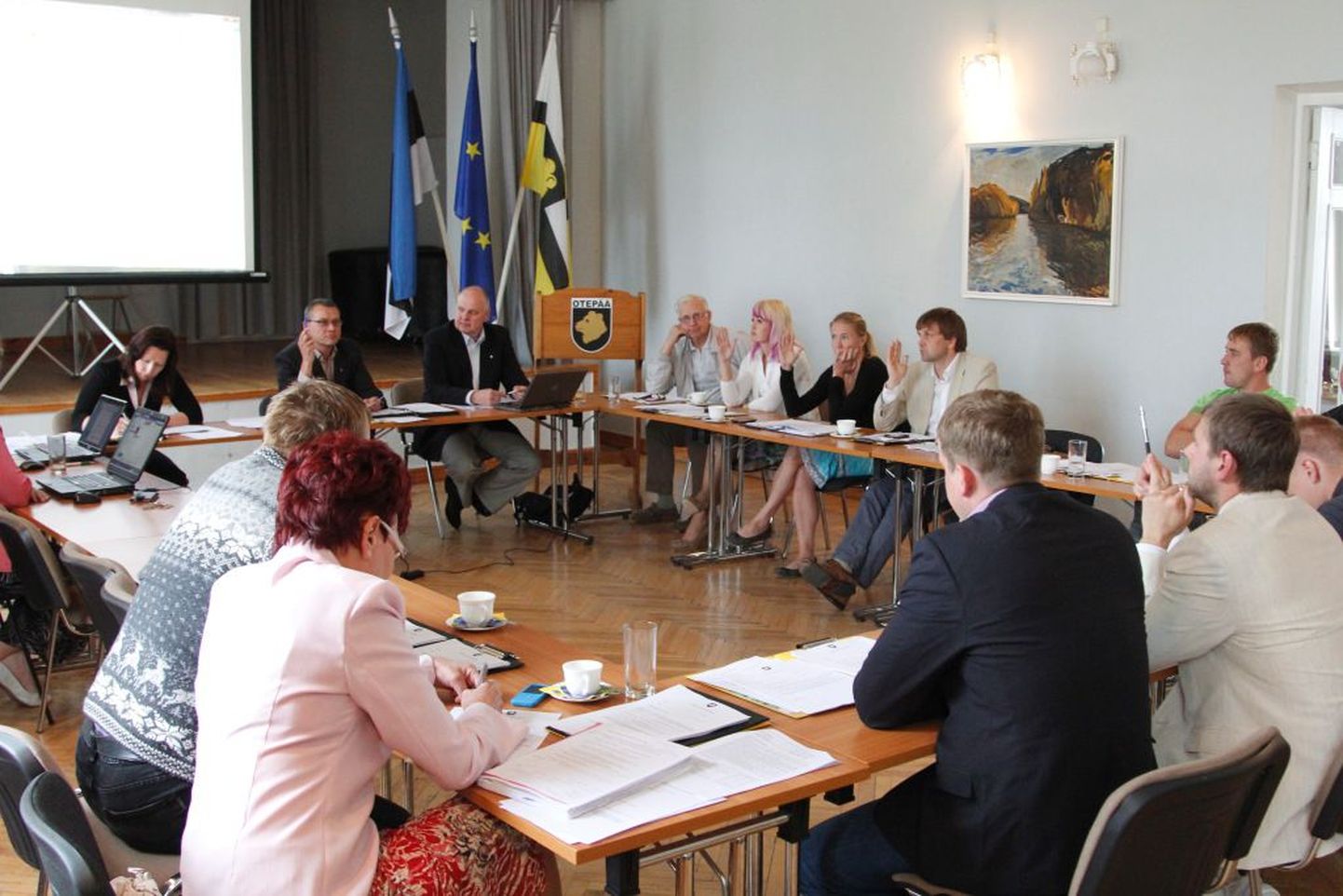 Otepää vallavolikogu 19. juuni korralisel istungil luges esimees Jaanus Raidal ette vallavanema umbusaldusavalduse.