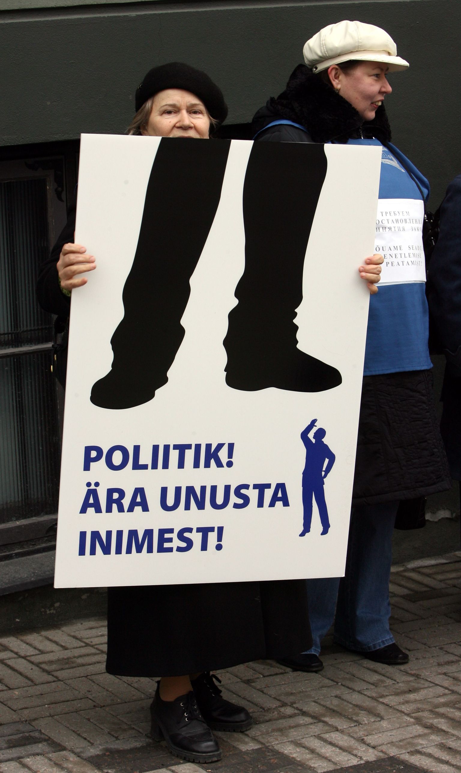 Pilt pärineb piketilt, millega ametiühingud pensioniea tõstmise vastu protesteerisid.