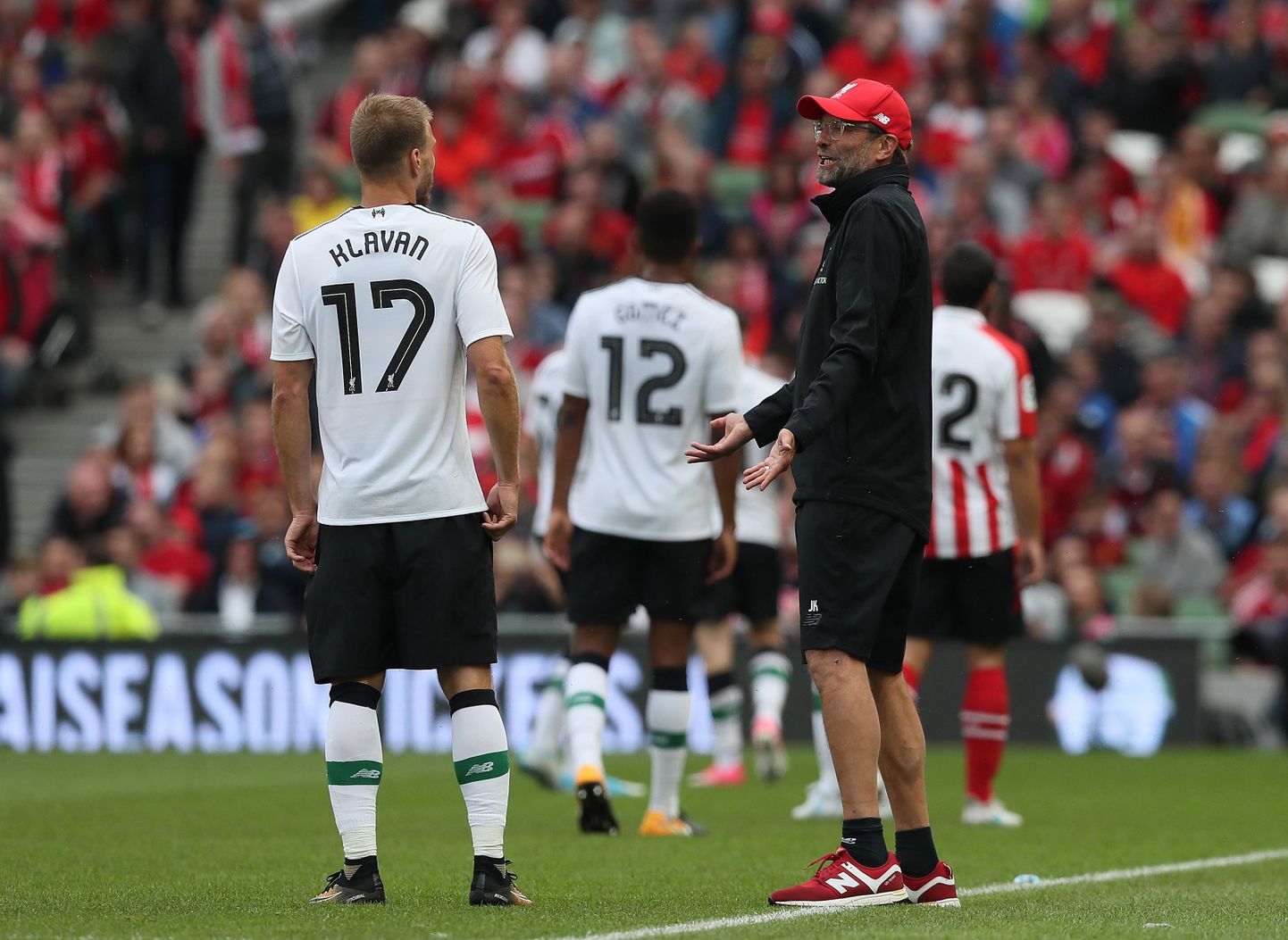 Liverpooli peatreener Jürgen Klopp 
ja Ragnar Klavan.