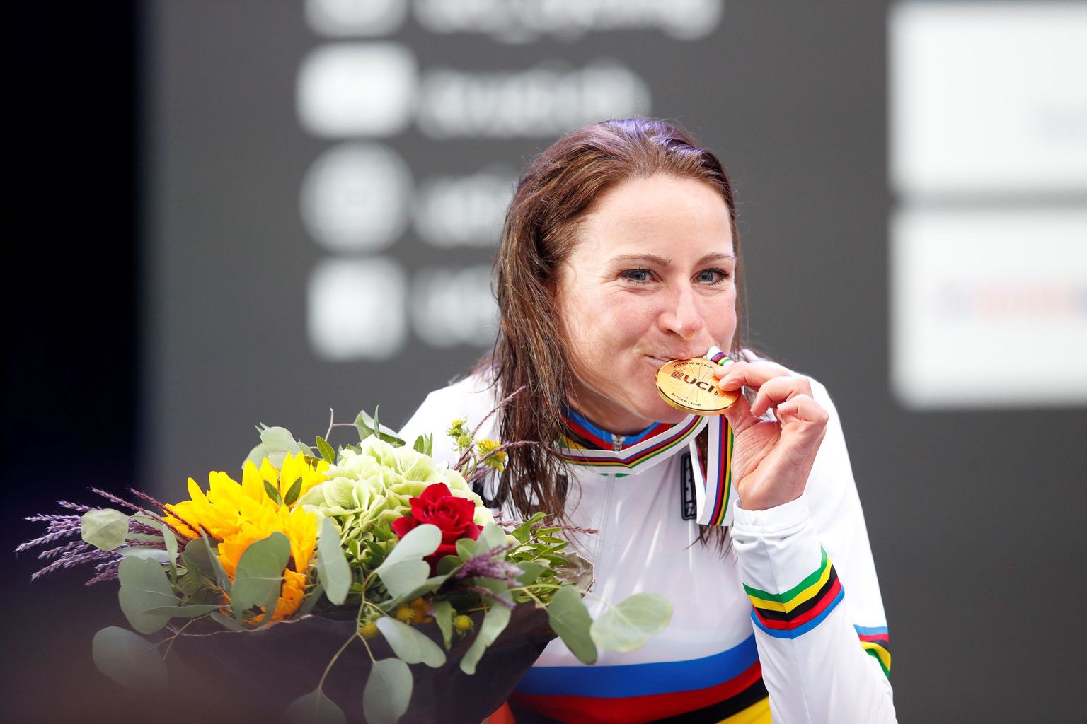 Naiste eraldistardi värske maailmameister Annemiek van Vleuten.