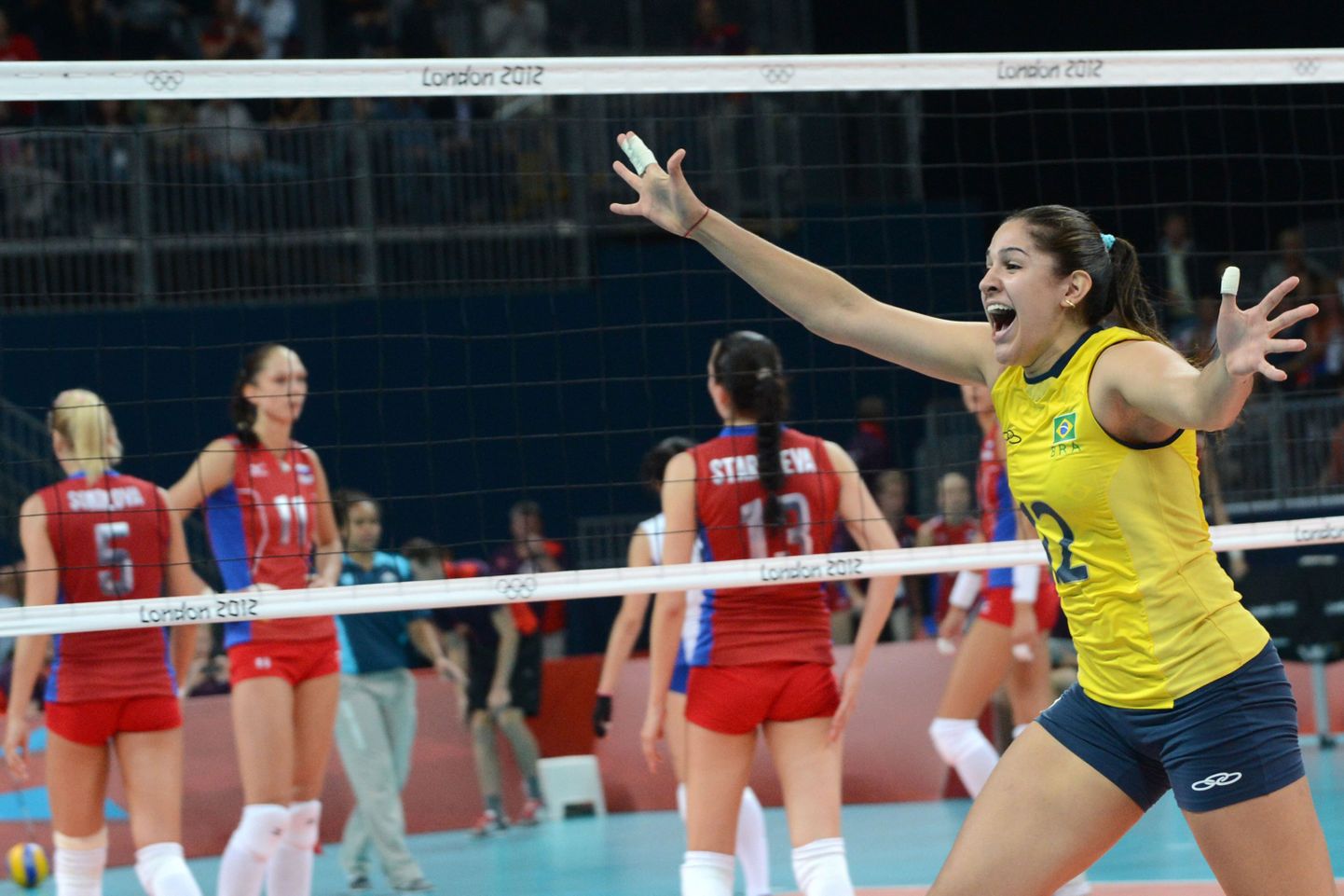 Сборная Бразилии выиграла у России.