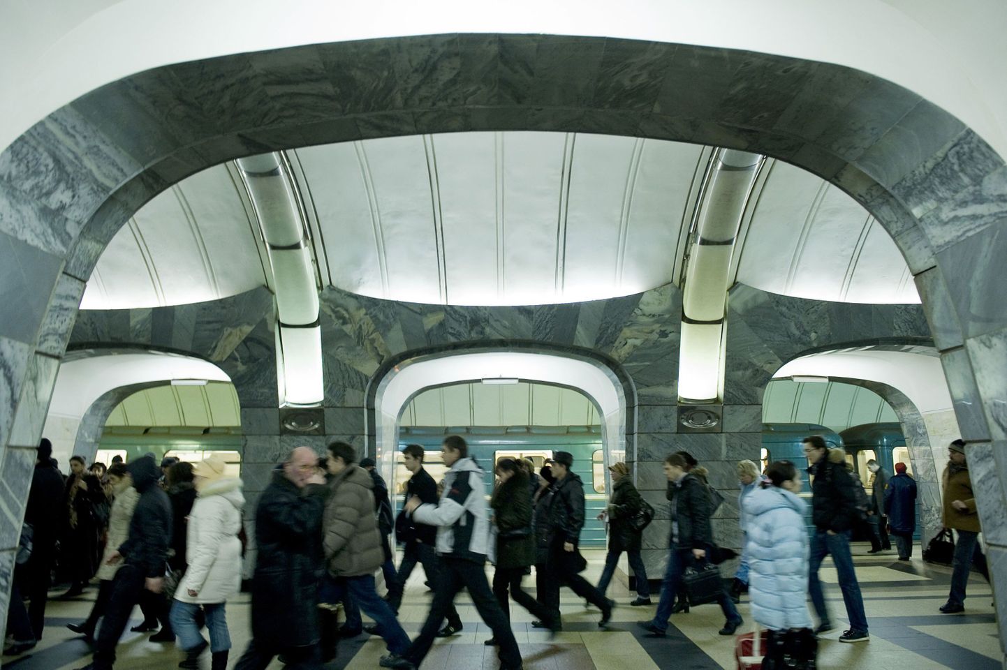 Moskvalased metroojaamas