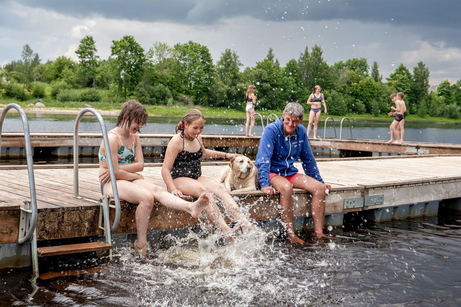 Sindi väliujula on maakonna ainus rannavalvega rand väljaspool Pärnut.