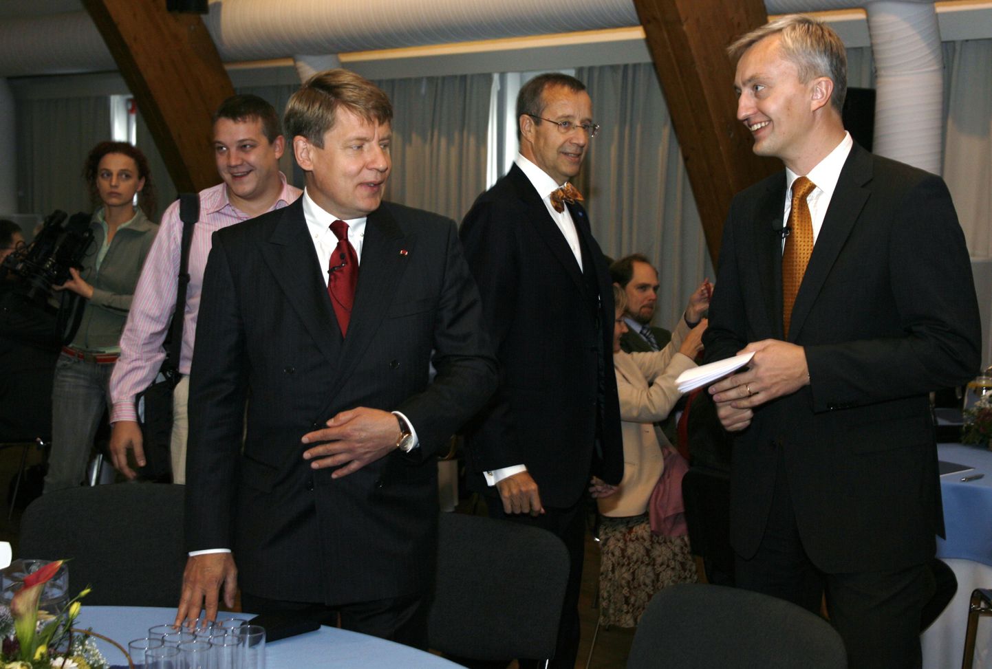 Toomas Luman, Toomas Hendrik Ilves ja Indrek Neivelt presidendi mõttekojas.