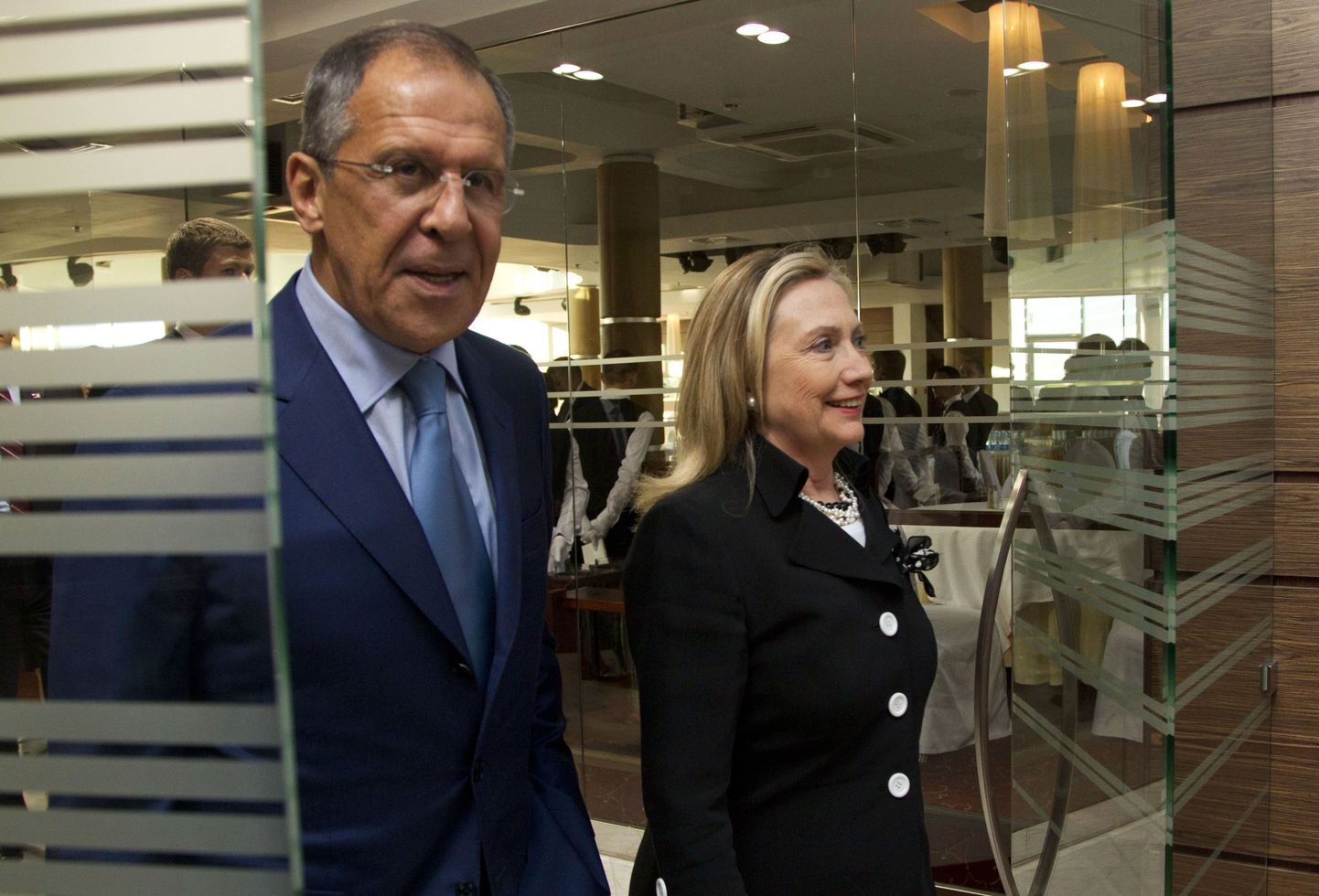 Hillary Clinton ja Sergei Lavrov arutasid Süüria-teemat Peterburis eile ehk päev ette suurriikide kohtumist Genfis.