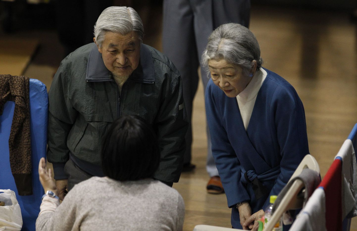 Jaapnani keiser Akihito ja keisrinna Michiko evakuatsioonikeskuses