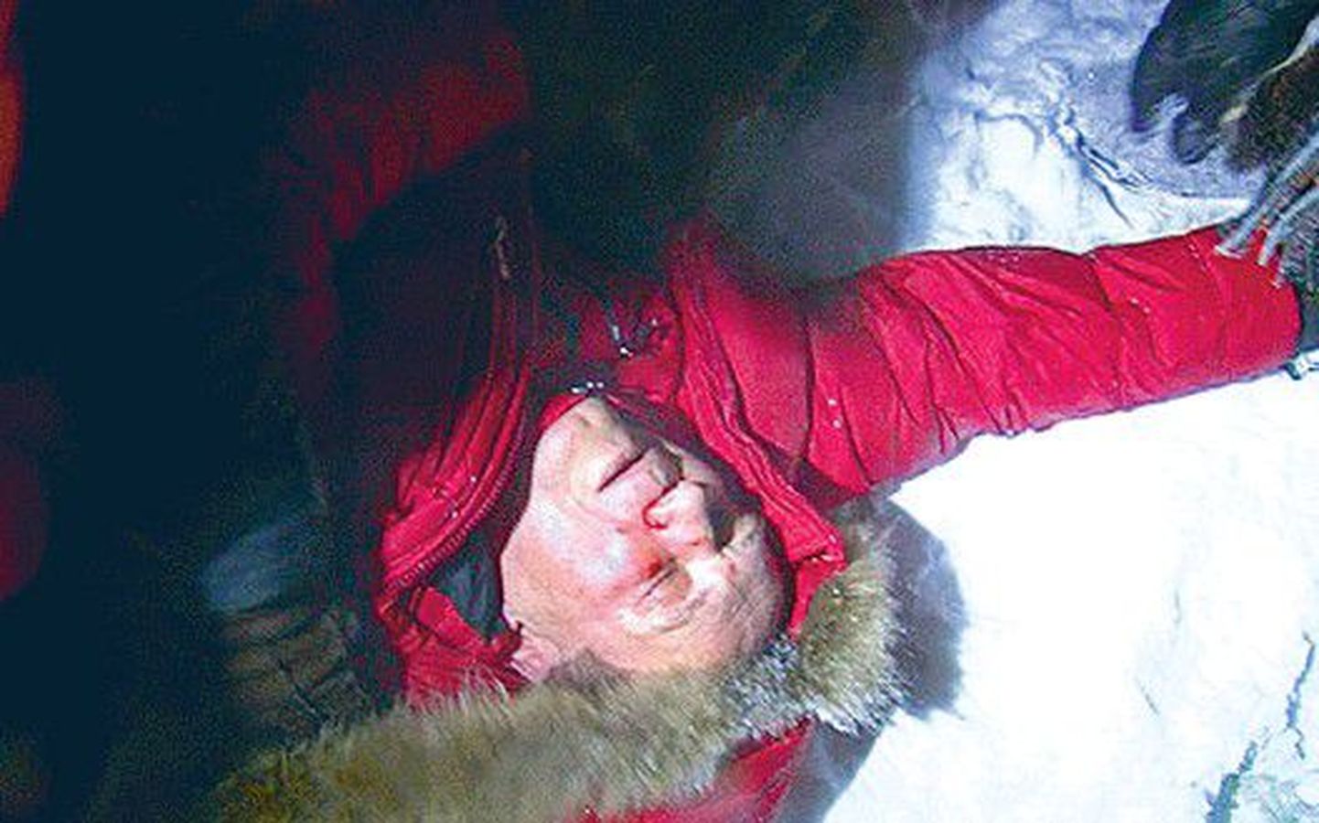 Кандидат в президенты Владимир Некляев в позавчерашней драке потерял сознание и рухнул на снег. Его доставили в больницу, откуда он был выкраден.