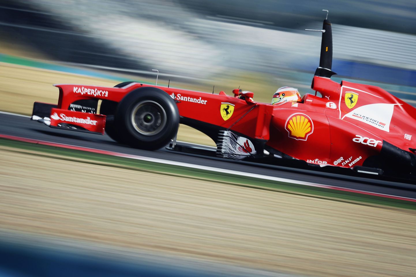 Jules Bianchi 2012. aastal Ferrari vormel-1 auto roolis.