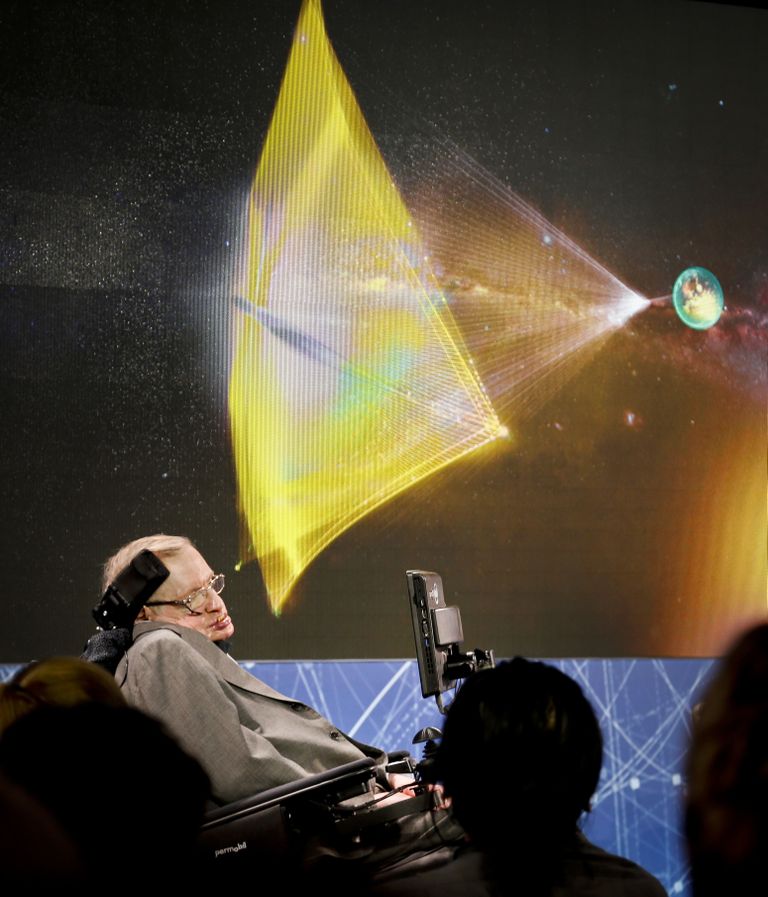 Tuntud teadlane Stephen Hawking kosmose uurimisest rääkimas. Foto: Scanpix