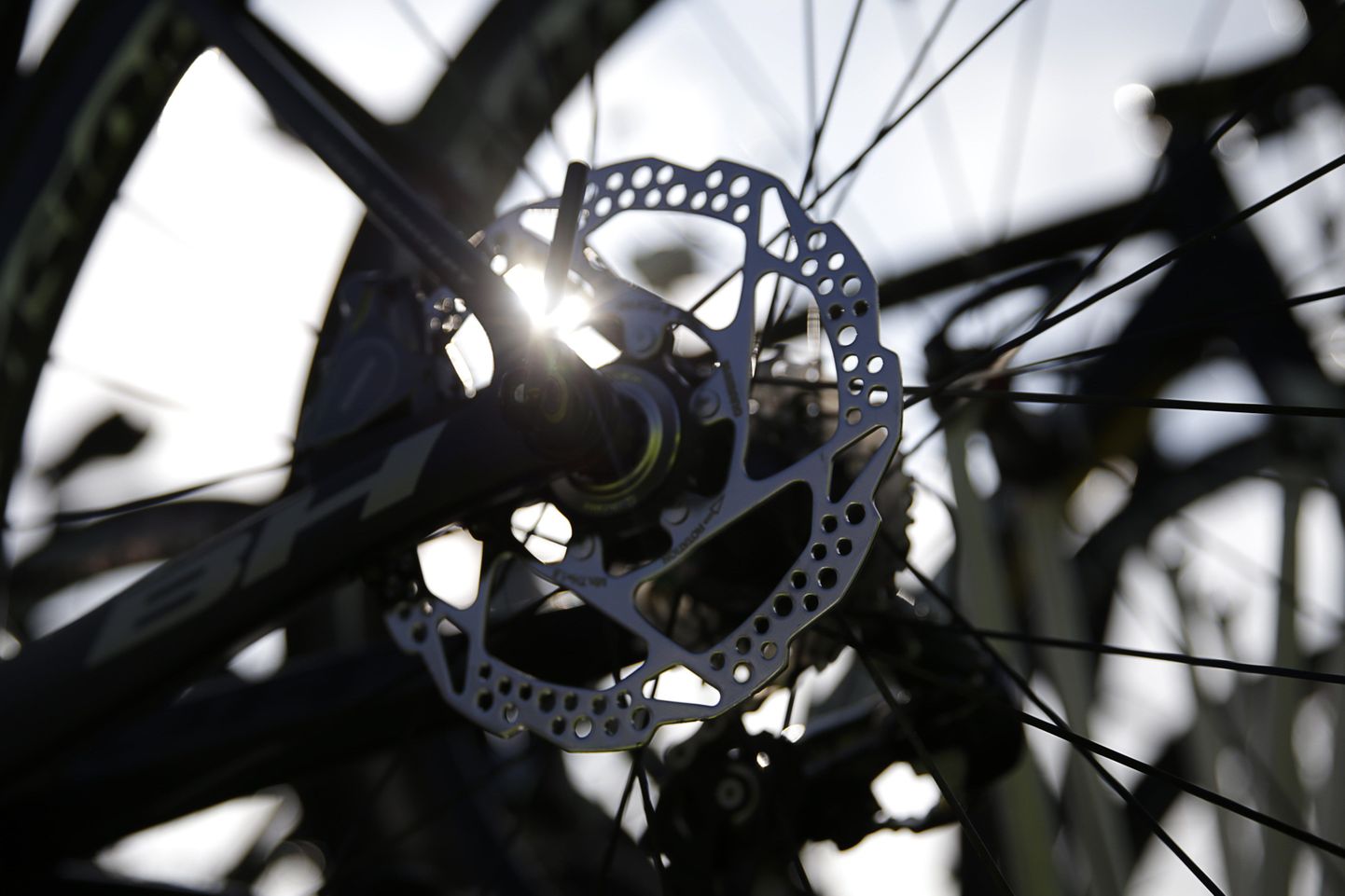 The disc brake of a bike of France's Direct Energie cycling team is pictured prior to the start of the 114th edition of the Paris-Roubaix one-day classic cycling race, between Compiegne and Roubaix, on April 10, 2016 in Compiegne.  The International Cycling Union (UCI) continue to test the use of disc brakes in 2016, with men and women professional riders allowed to use the new braking technology in races from January 1, 2016. AFP PHOTO / KENZO TRIBOUILLARD