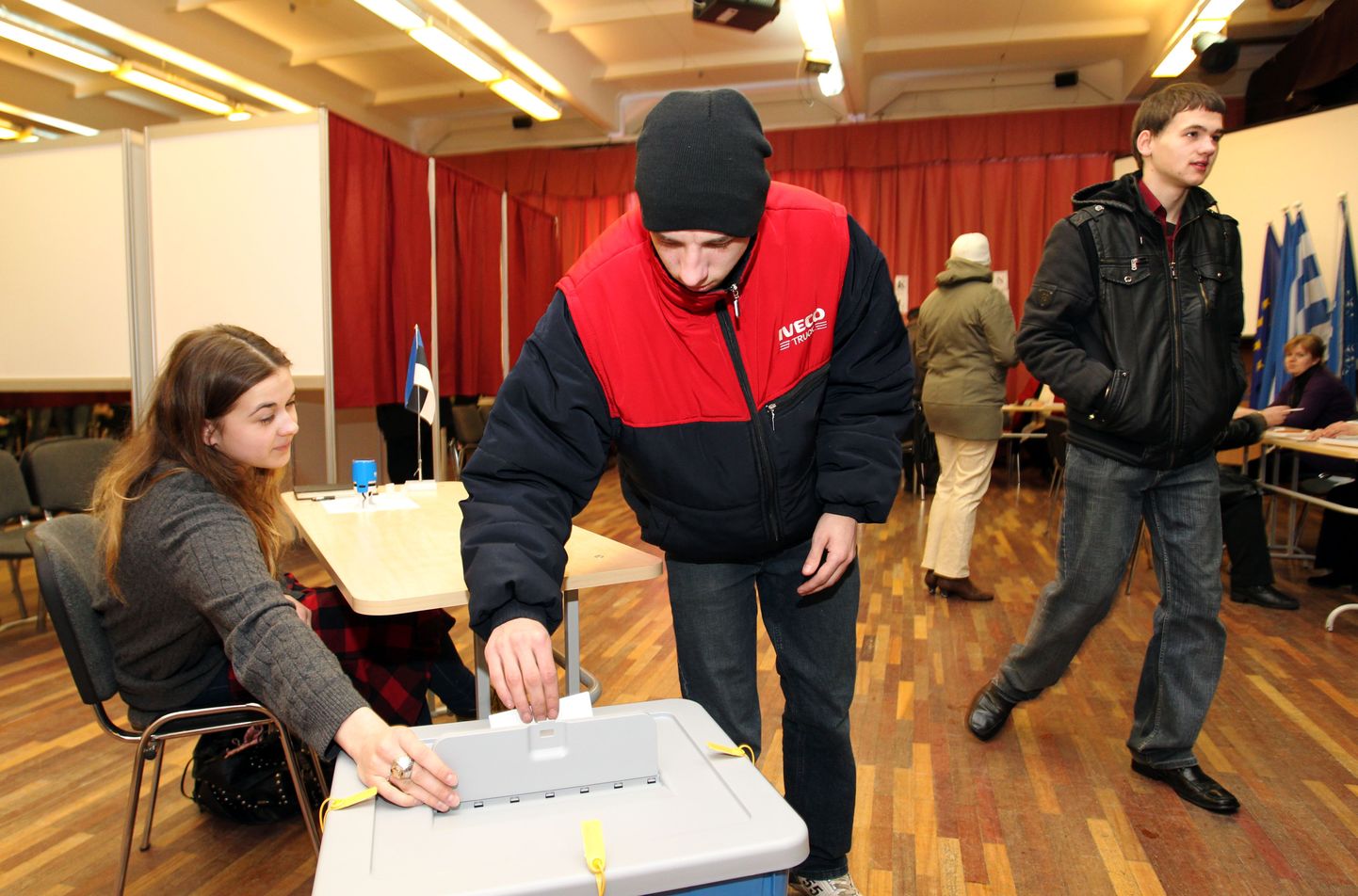 Выборы на одном из избирательных участков в Таллинне.