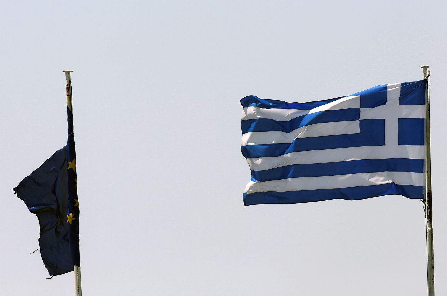 Kreeka ja Euroopa Liidu lipud. Pilt on illustratiivne.

A Greek and a tangled EU flag flutter atop Greece's Financial Ministry in Athens, Greece June 24, 2016 after Britain voted to leave the European Union in the Brexit referendum. REUTERS/Yannis Behrakis