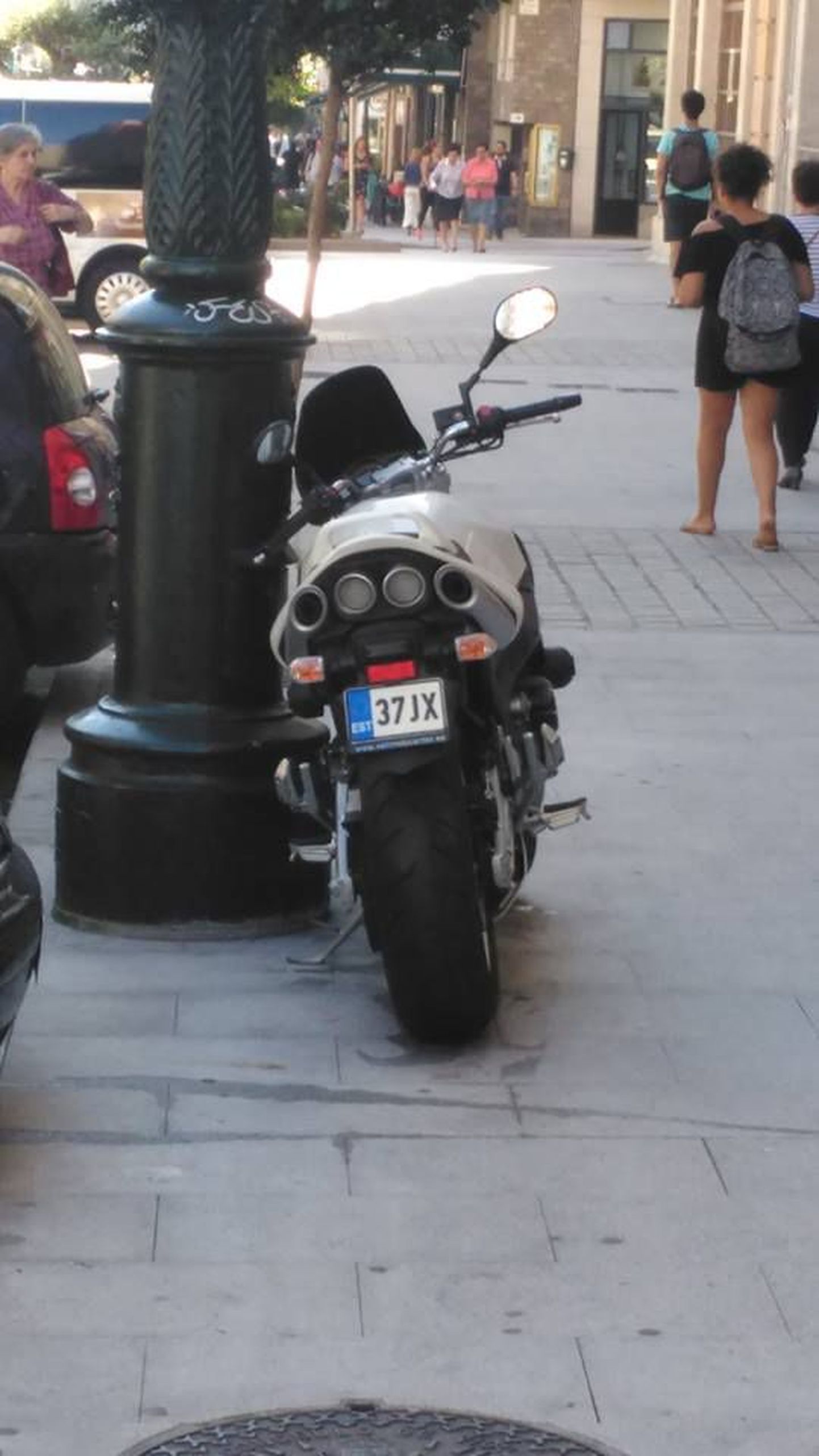 Мотоцикл с эстонскими регистрационными номерами в Испании.