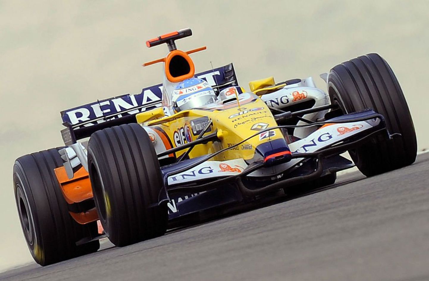 Fernando Alonso tuli Renault' vormel-1 auto roolis kaks korda maailmameistriks.