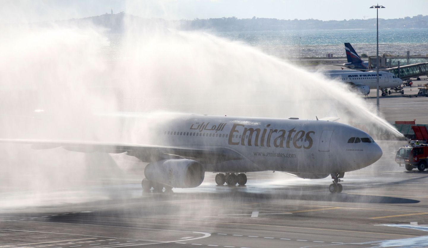 Emirates Airlinesi reisilennuk Airbus A330-200 ristimistseremoonial.