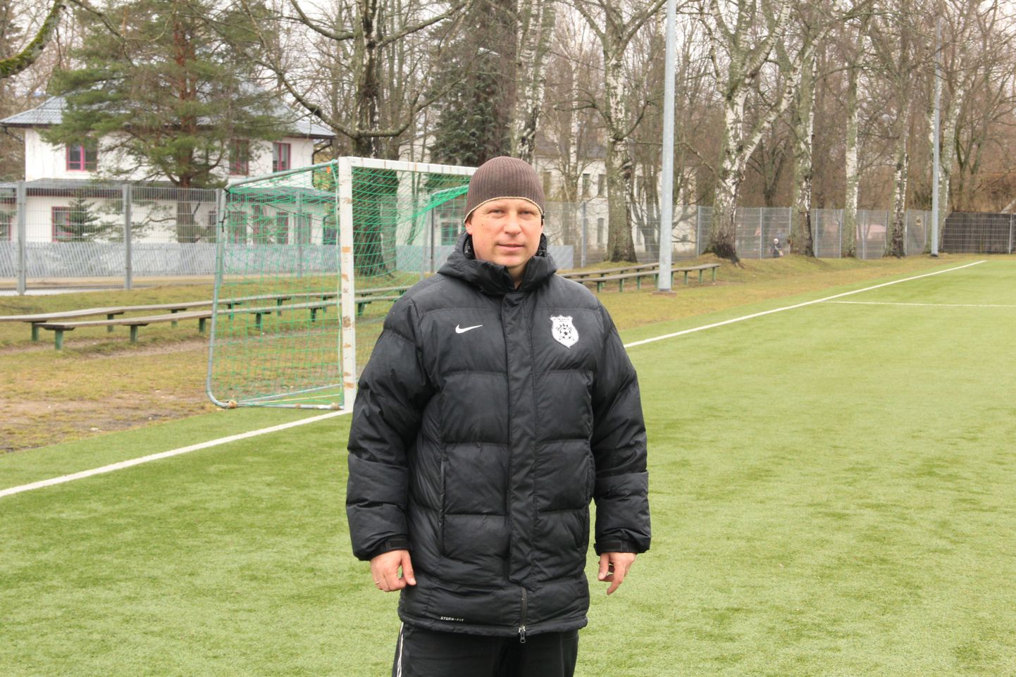 Pärastlõunasel ajal võib Meelis Kuivitsat sageli kohata Valgas Kungla tänava staadionil, kus õhtutundideni käivad treeningud ning nädalavahetustel tihtipeale jalgpalliturniirid.