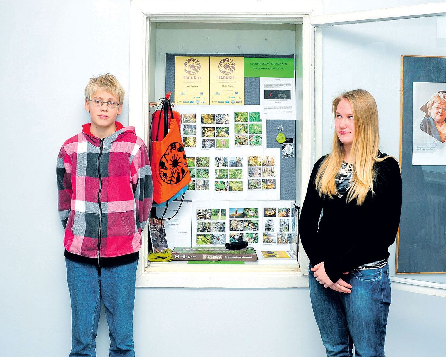Mari Tuvikese ja Martin Kisandi juhendaja, geograafiaõpetaja Vaike Rootsmaa pani õpilaste töö ka kooliseinale üles. Praegu on uuritud järveäär muidugi paksu lumekorra all.