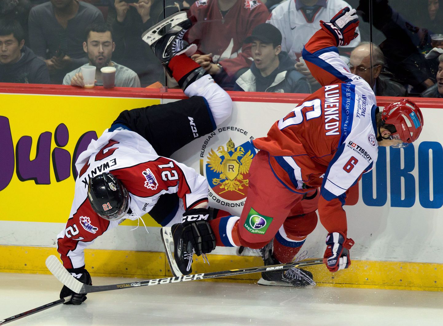 Один из матчей молодежной суперсерии Канада - Россия.